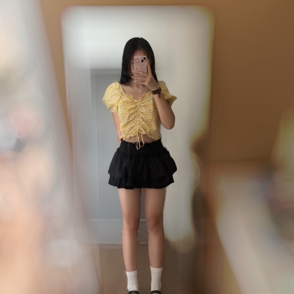 Yellow and white floral ruffle crop top with ruffle detail Size S - Picture 2 of 6